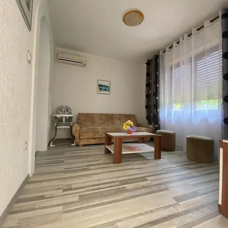 House With A Parking Space Povile, - 14491 펜션
