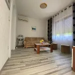 With Parking Space Povile, - 14491 公寓